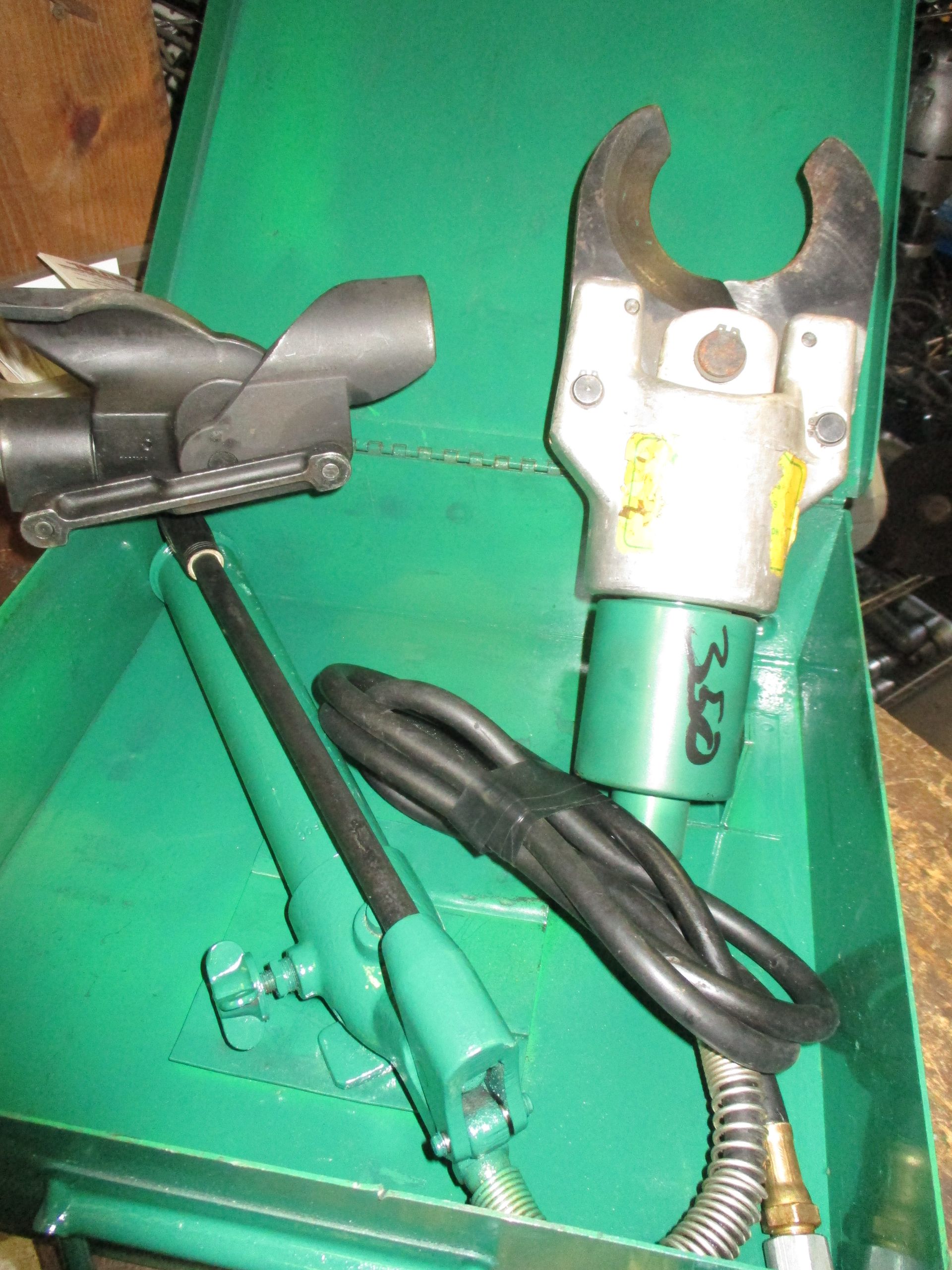 A tool with a hose attached to it that says ' gts ' on it