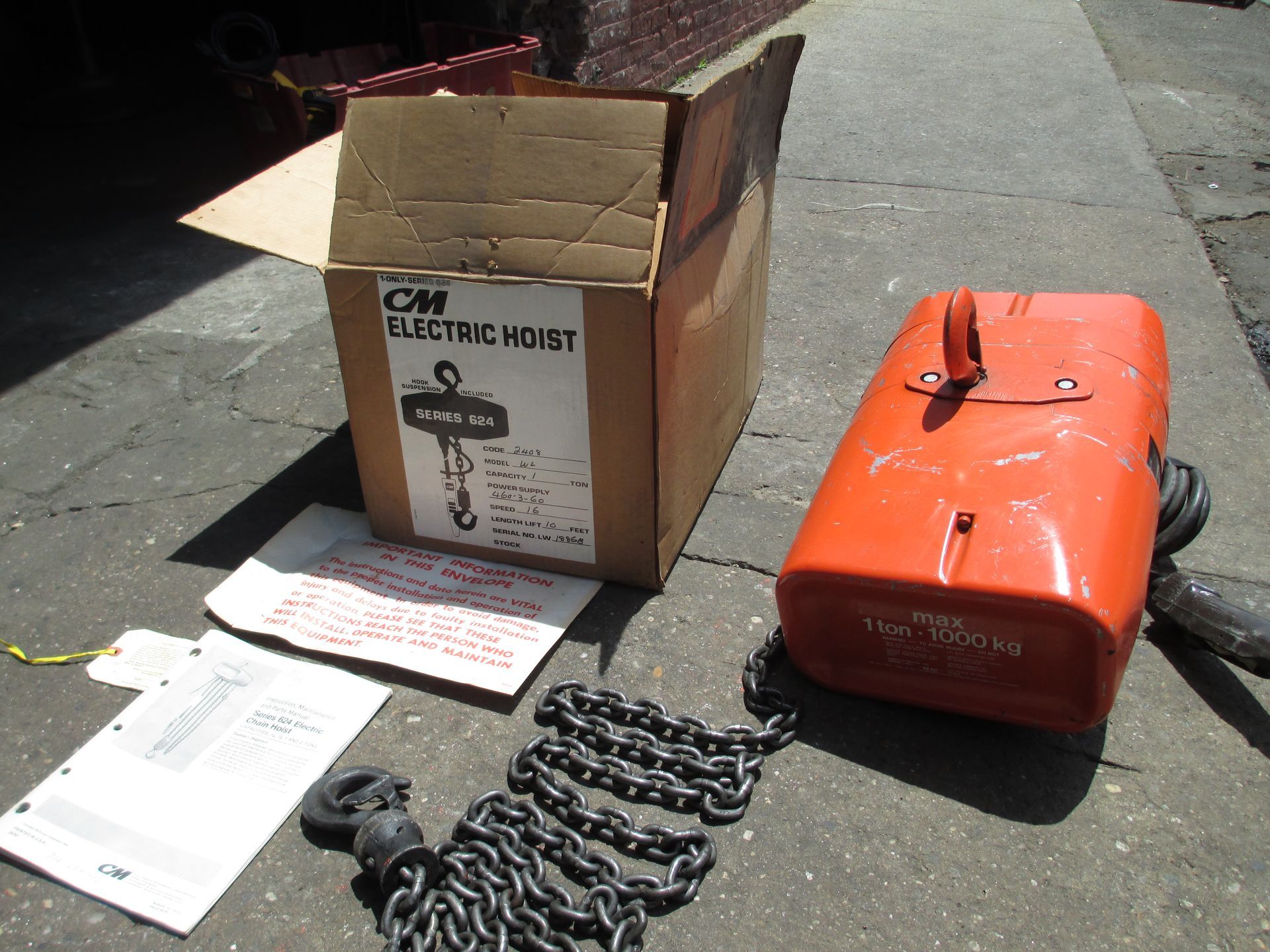 A box that has the word electric on it