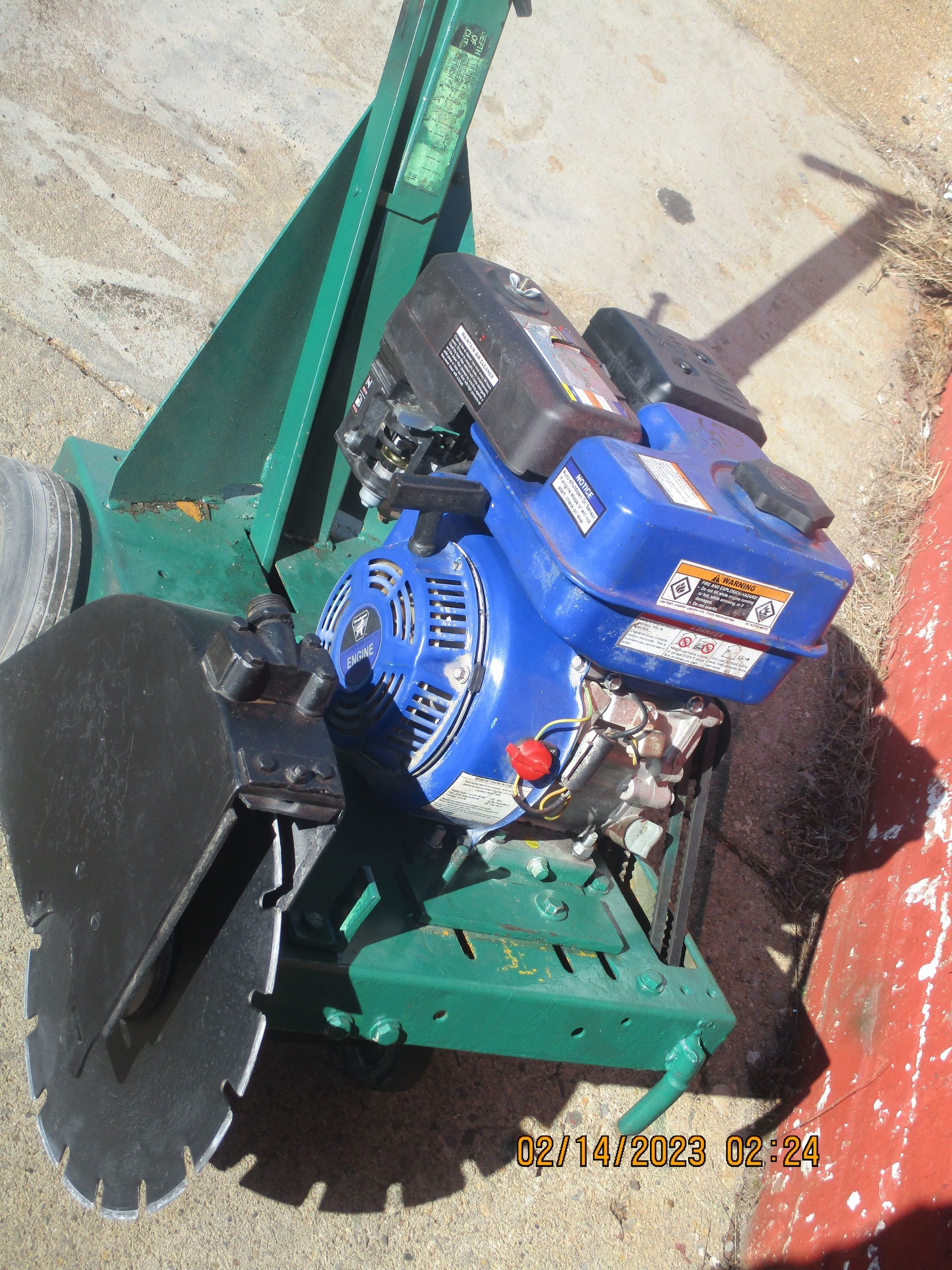 A blue engine with the word yamaha on it