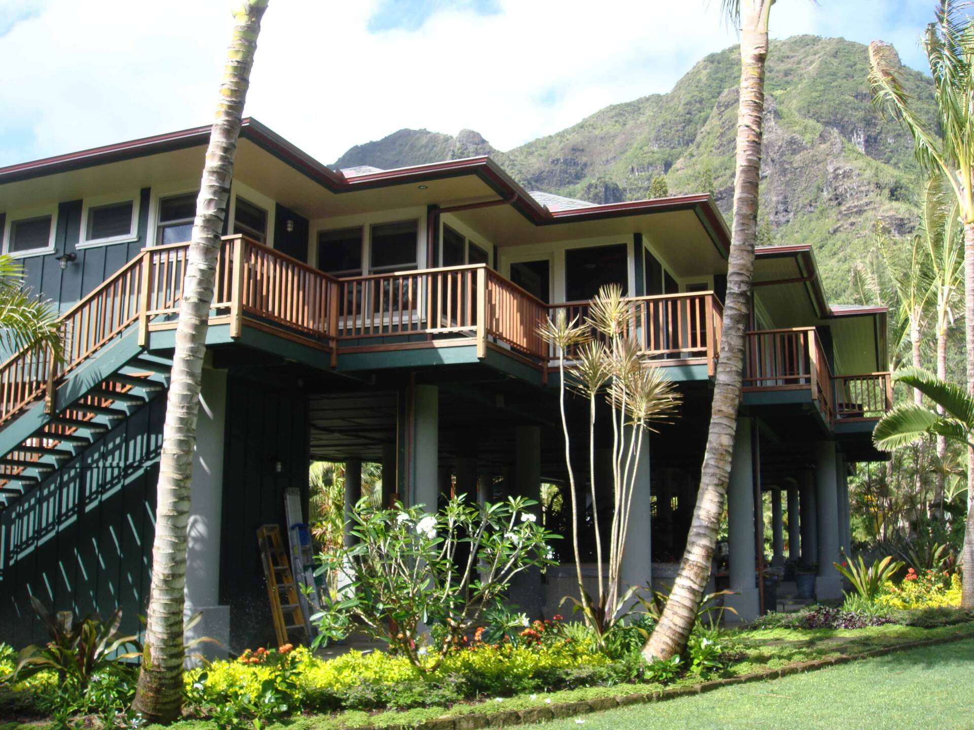 Copper seamless gutters