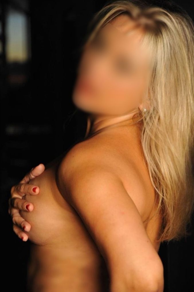 A blurry picture of a woman with blonde hair.