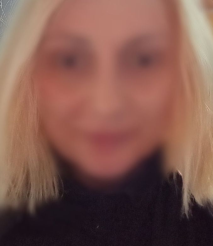 A blurry picture of a woman with blonde hair