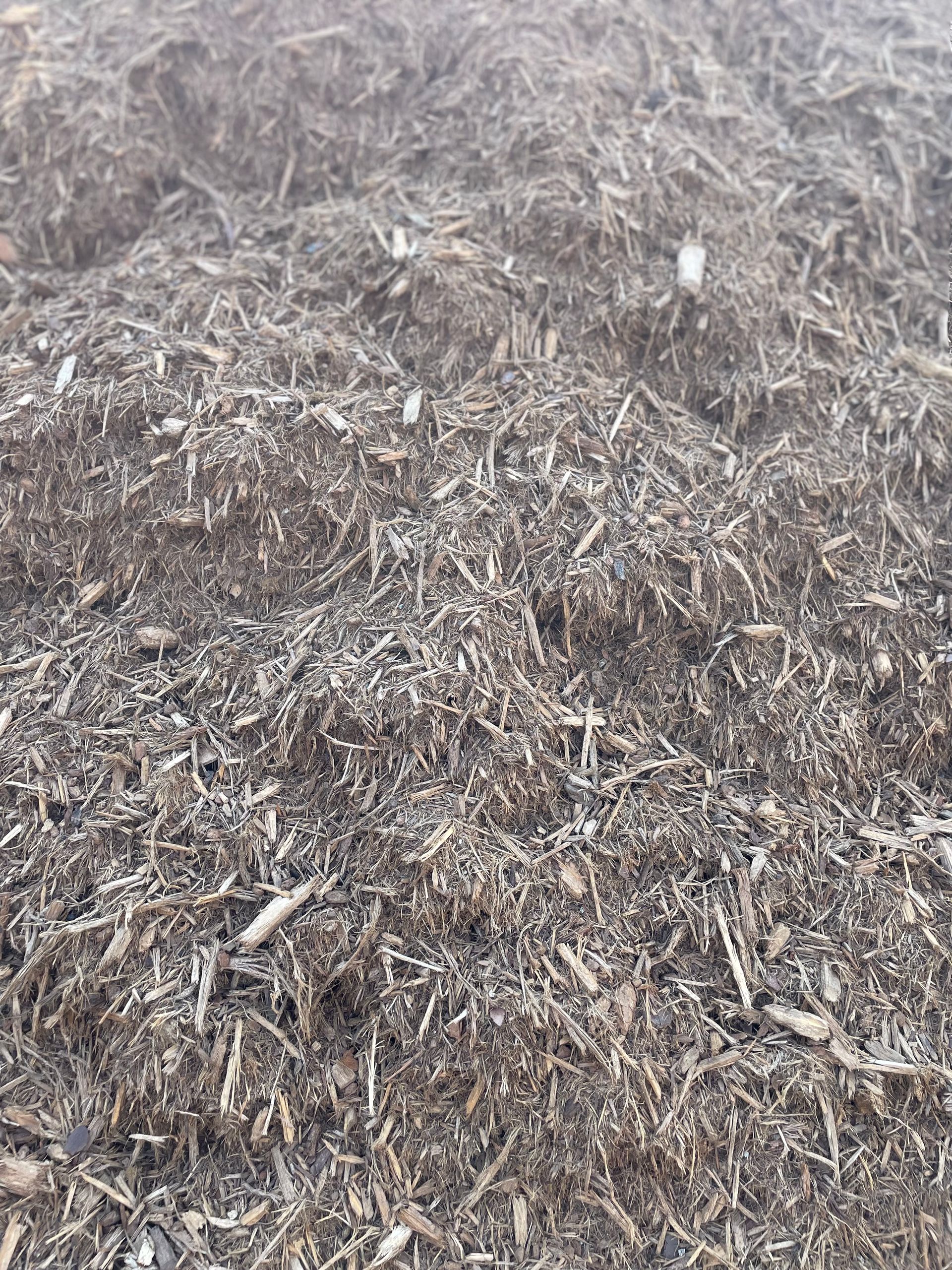 Southern Charm Garden Center  offers Bulk Light Brown Mulch to supply you home project needs in Franklin VA and surrounding areas