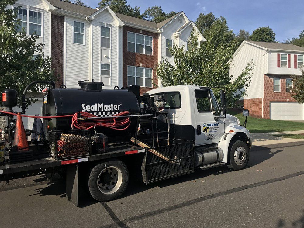 Sealer truck