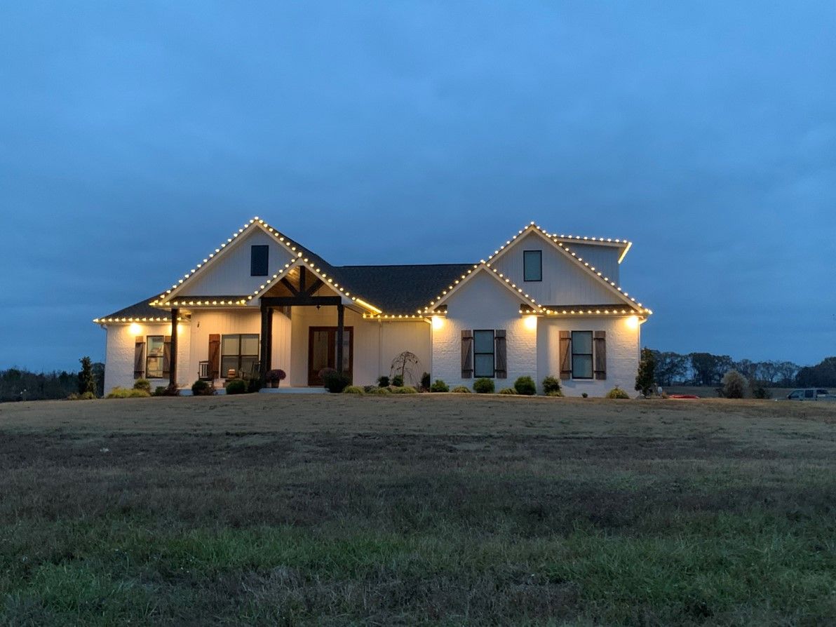 Outdoor holiday lights