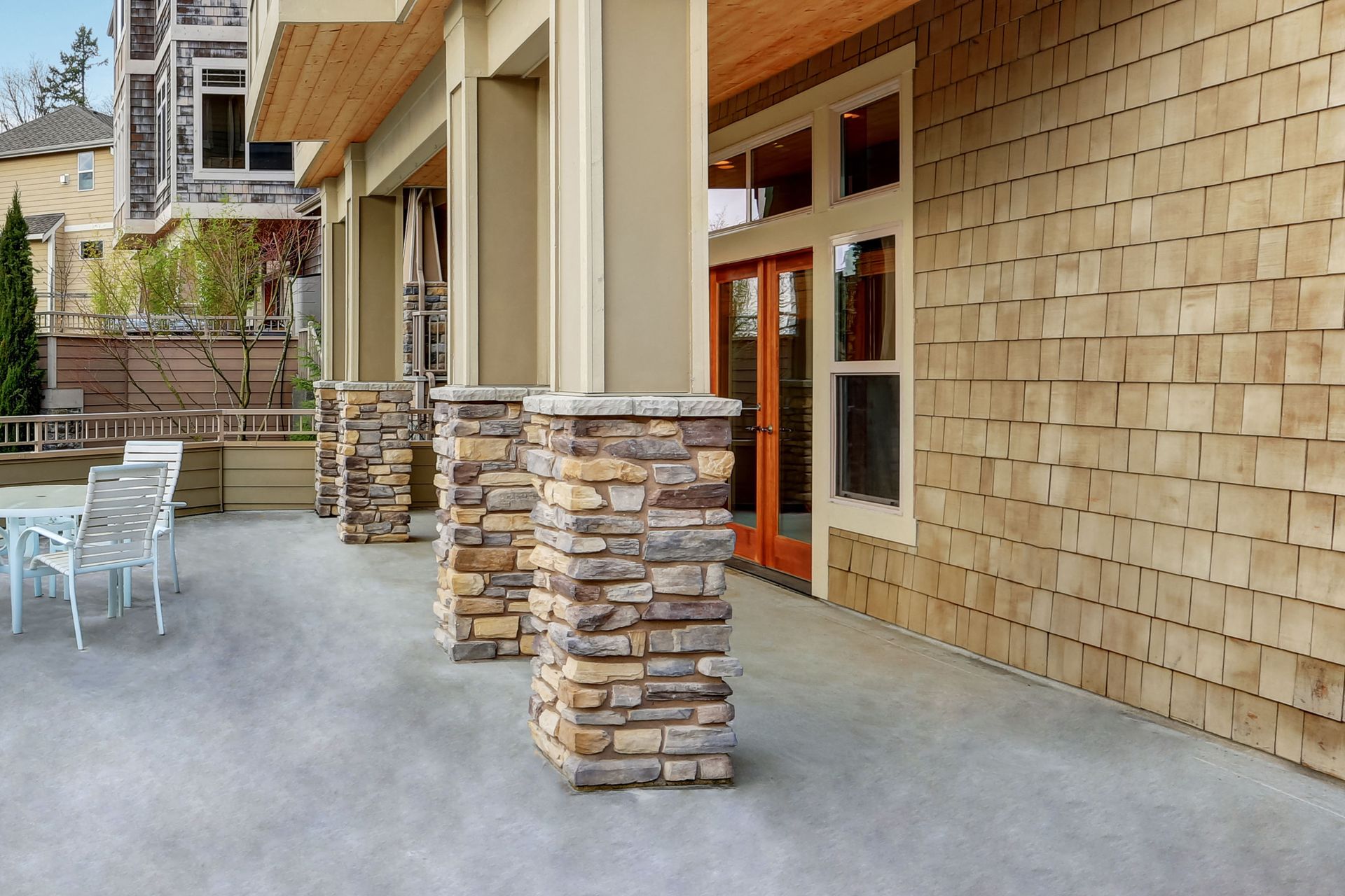 House with stone columns