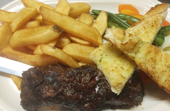 zucco's-family-restaurant-gallery-04