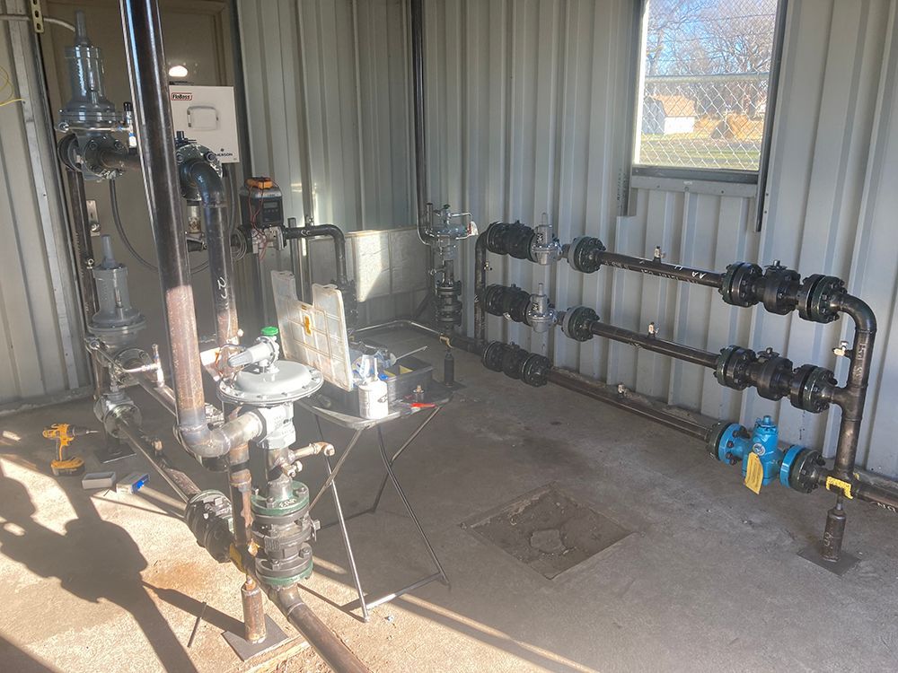 A room with a lot of pipes