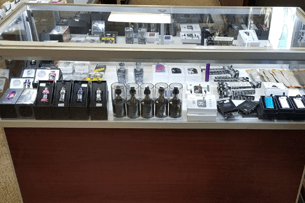 elfbar nachfüll pod läuft aus Vapes, bongs and sneakers: How and where e-cigarettes are sold have parents  alarmed and Chicago looking at new restrictions – Chicago Tribune main image 0
