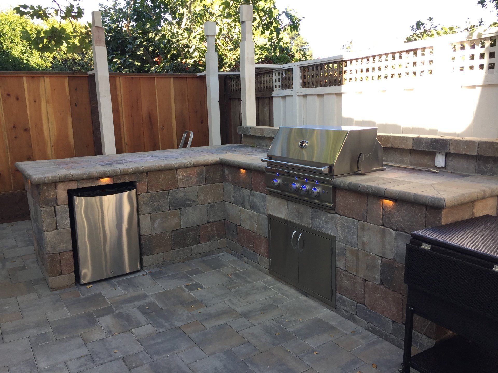 Outdoor kitchen hardscaping