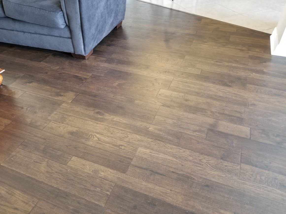 Laminate floor with a wood design