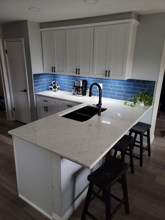 Kitchen with blue backsplash tiles