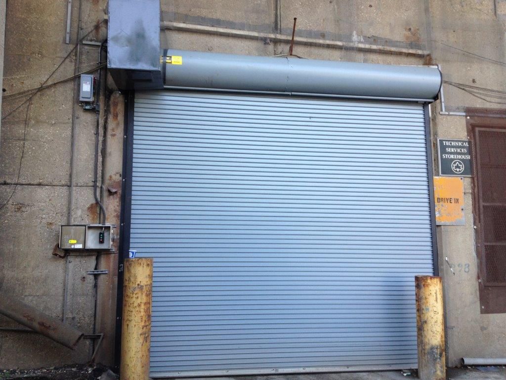 A garage door with a sign that says no parking