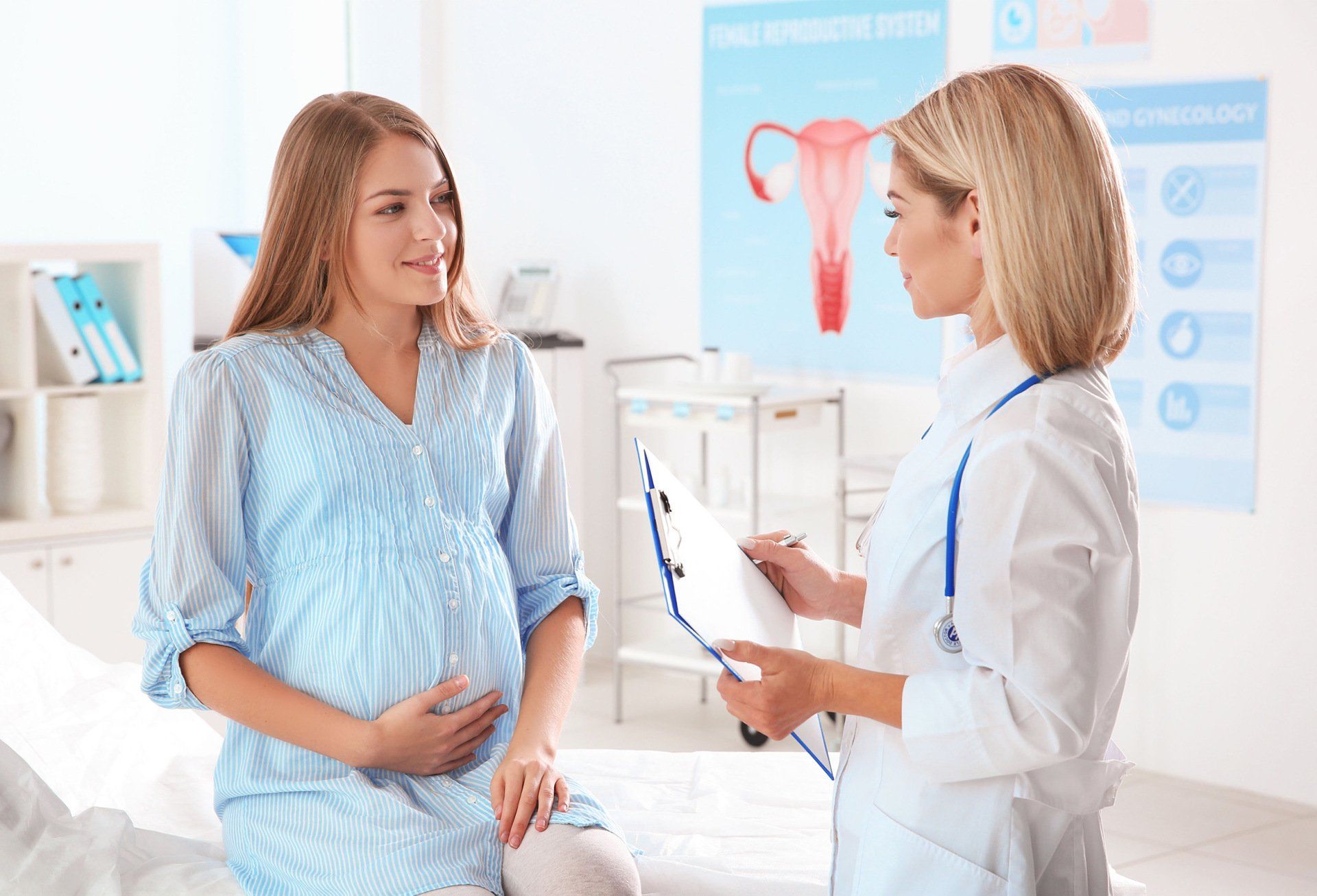 Doctor checking a pregnant woman