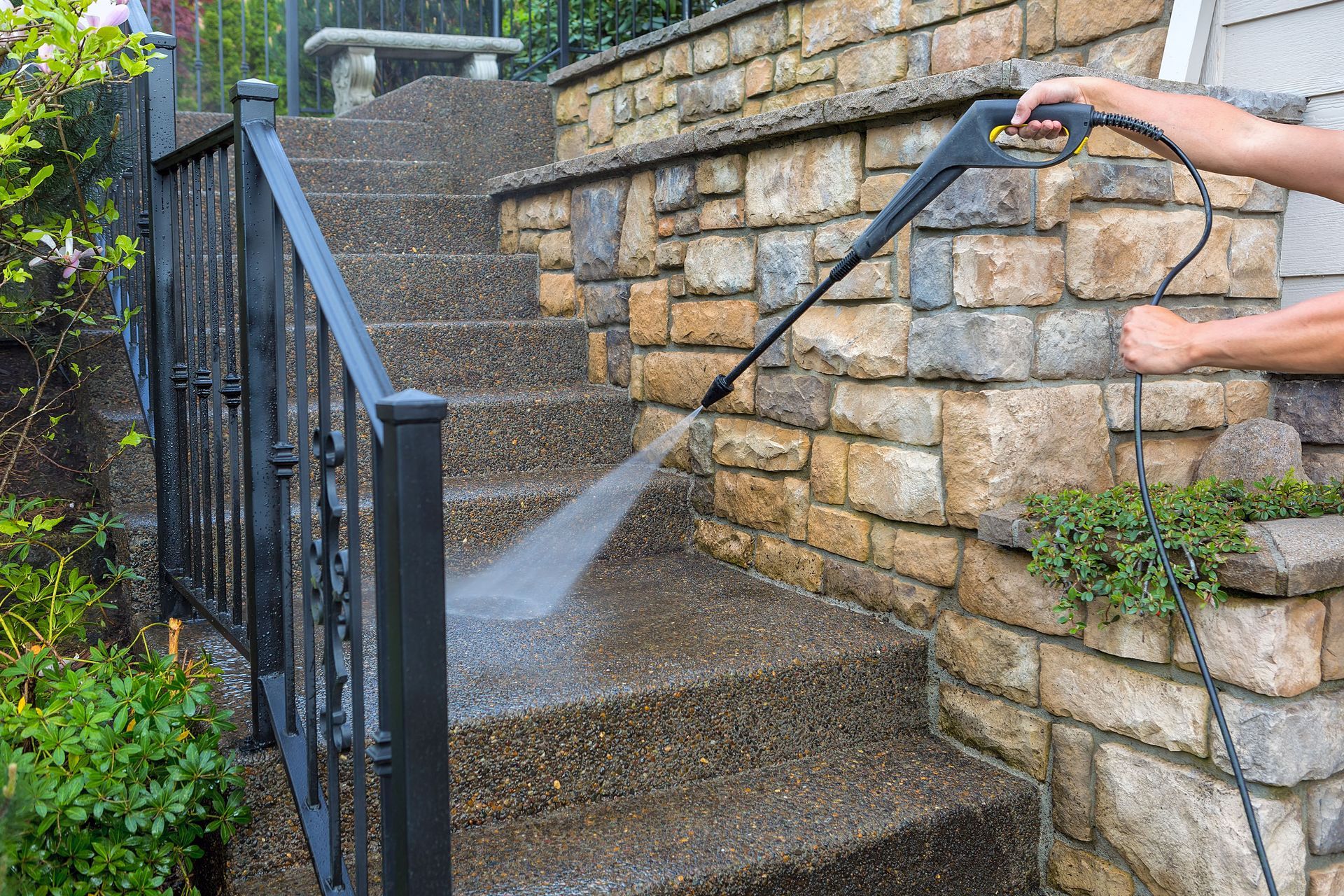 Key Benefits of Custom Aluminum Railing for Property Owners
