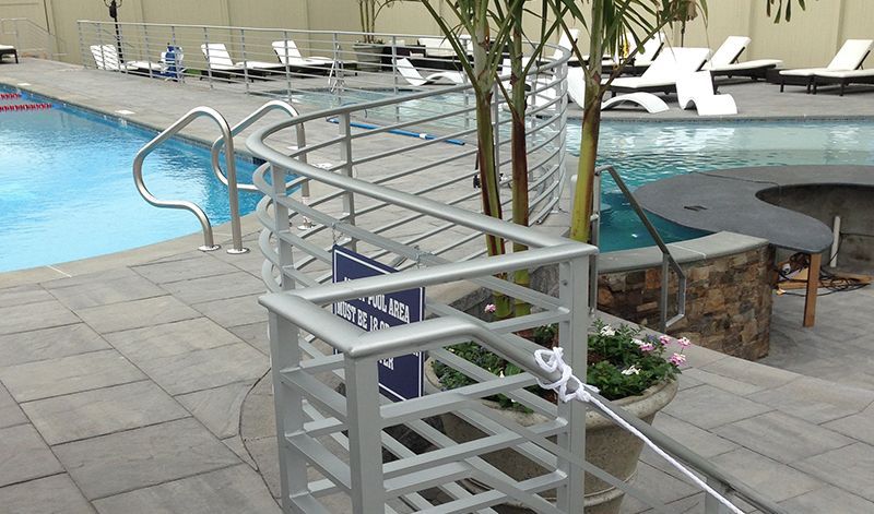 Aluminum rail around a swimming pool