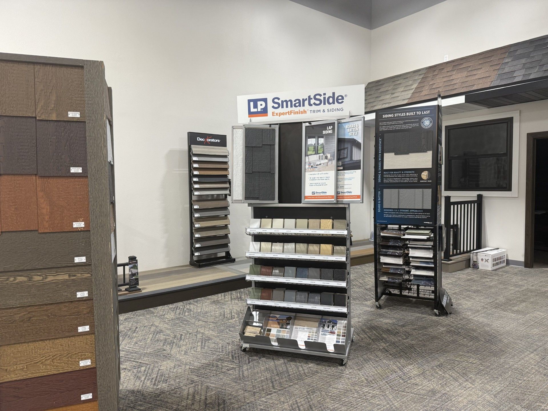 A showroom with a sign that says smart side on it