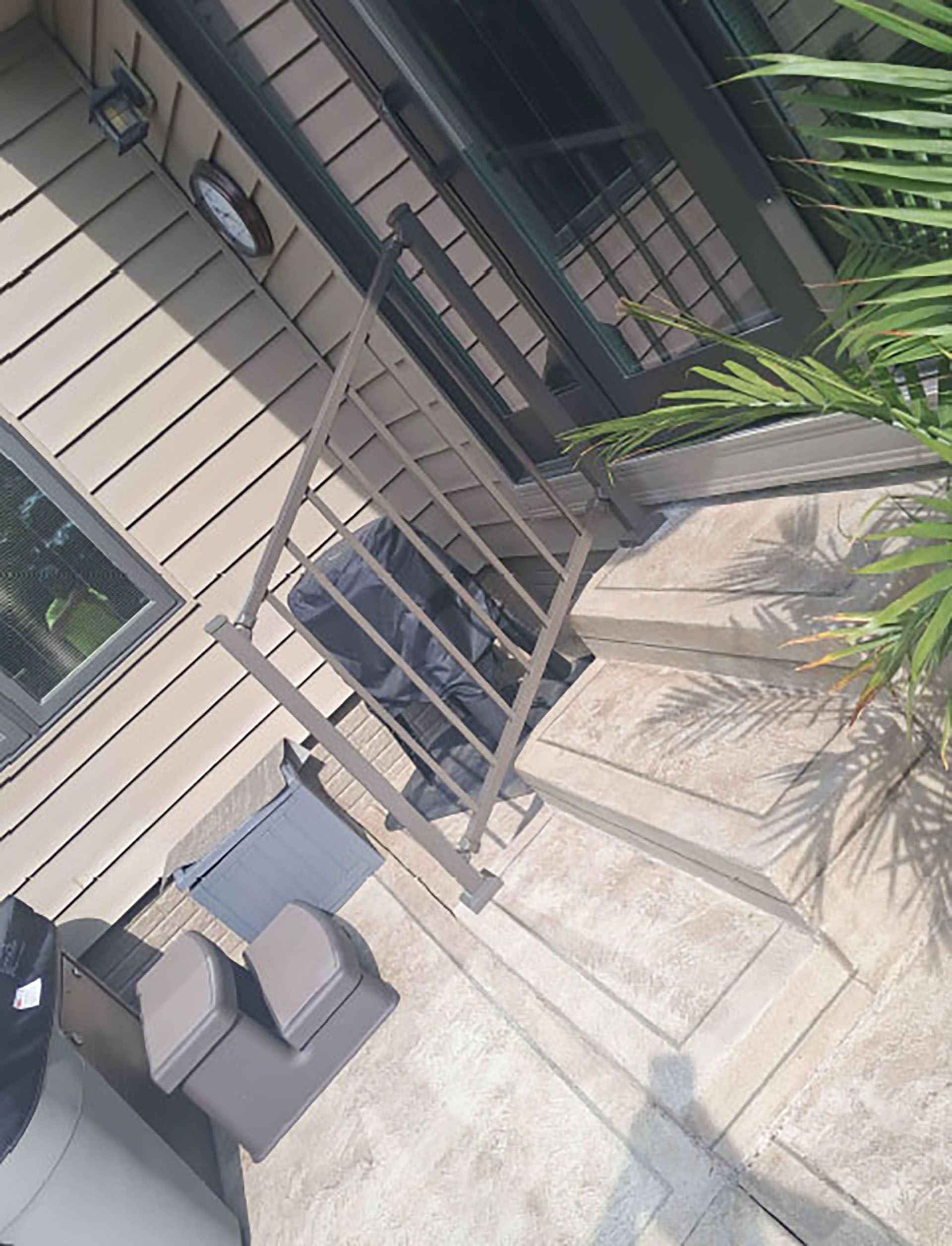 Backdoor Aluminum Digger Bronze Railing