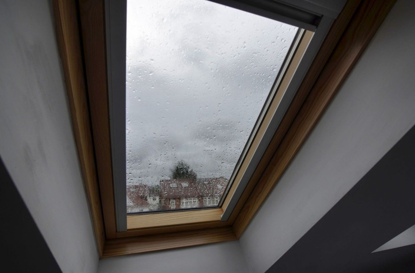 Fixed Light Architectural Windows for Hurricane-Prone Houses
