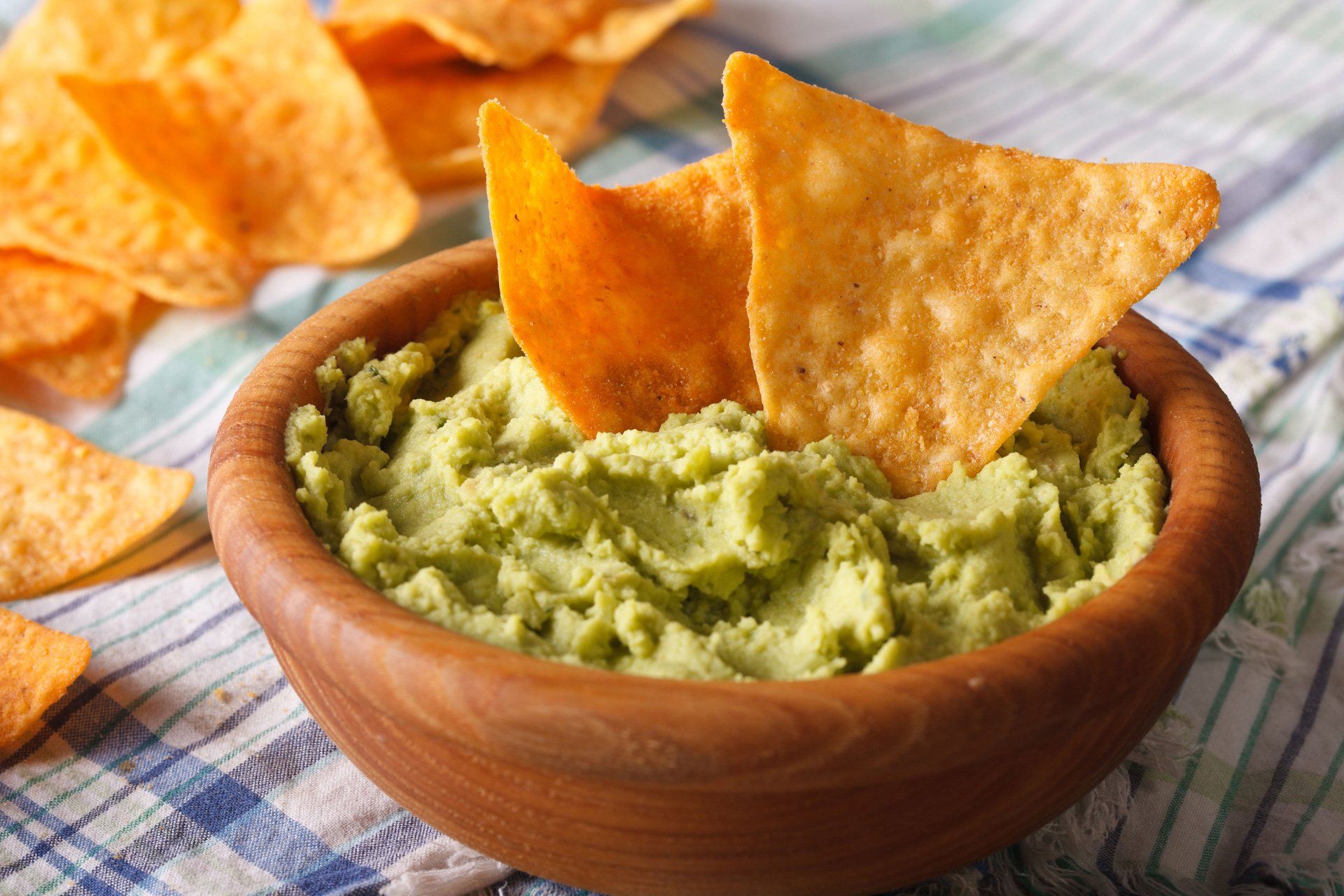 guacamole and nachos chips