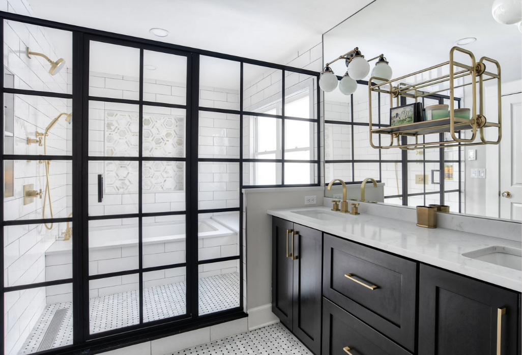 A bathroom with two sinks, a tub and a mirror.