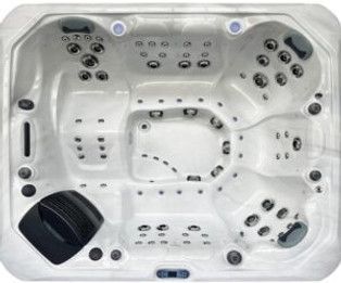 Maximus Hot tub