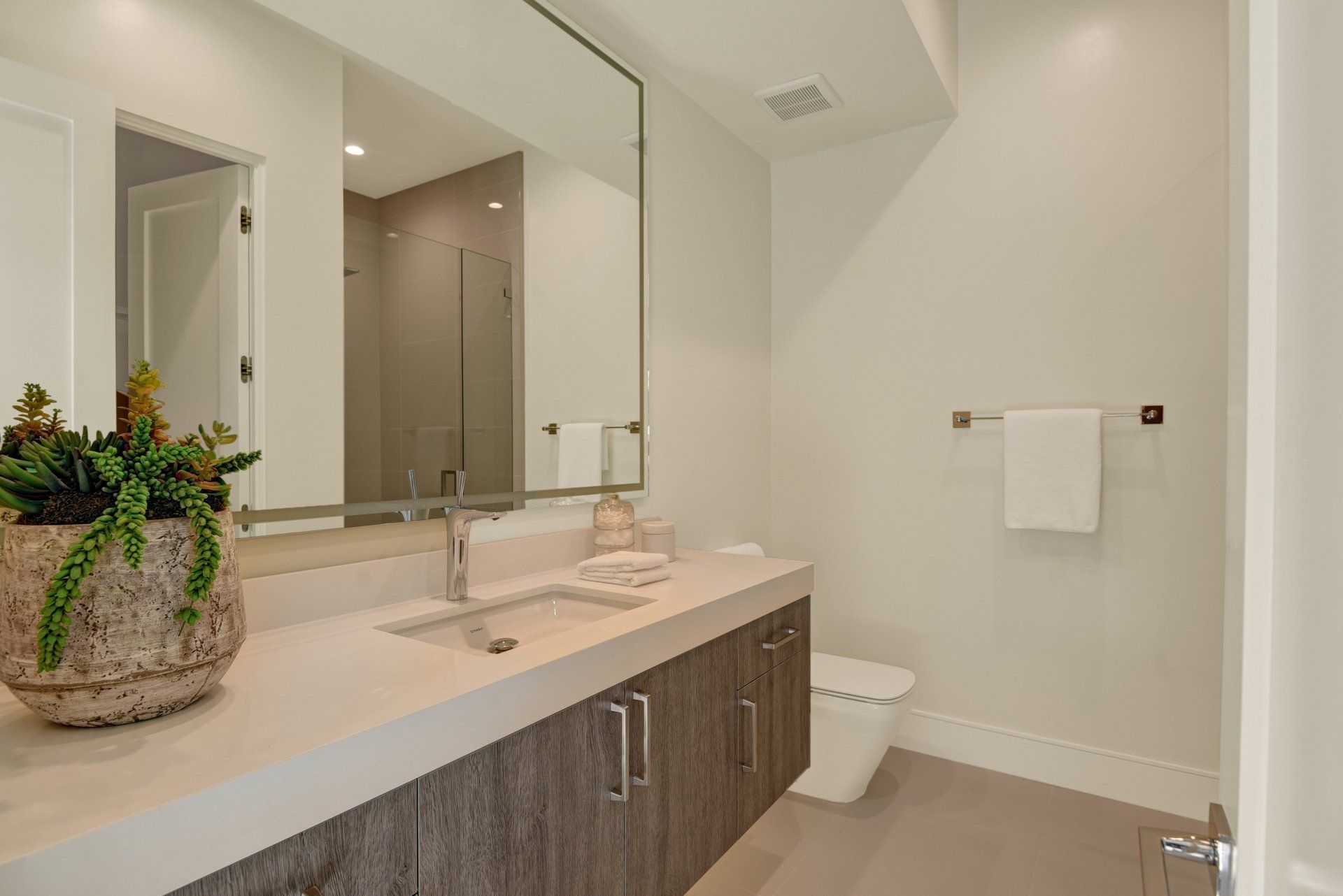 Guest bedroom bathroom