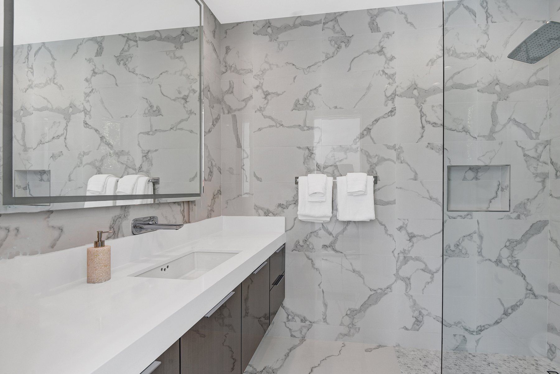 East back master bedroom bathroom