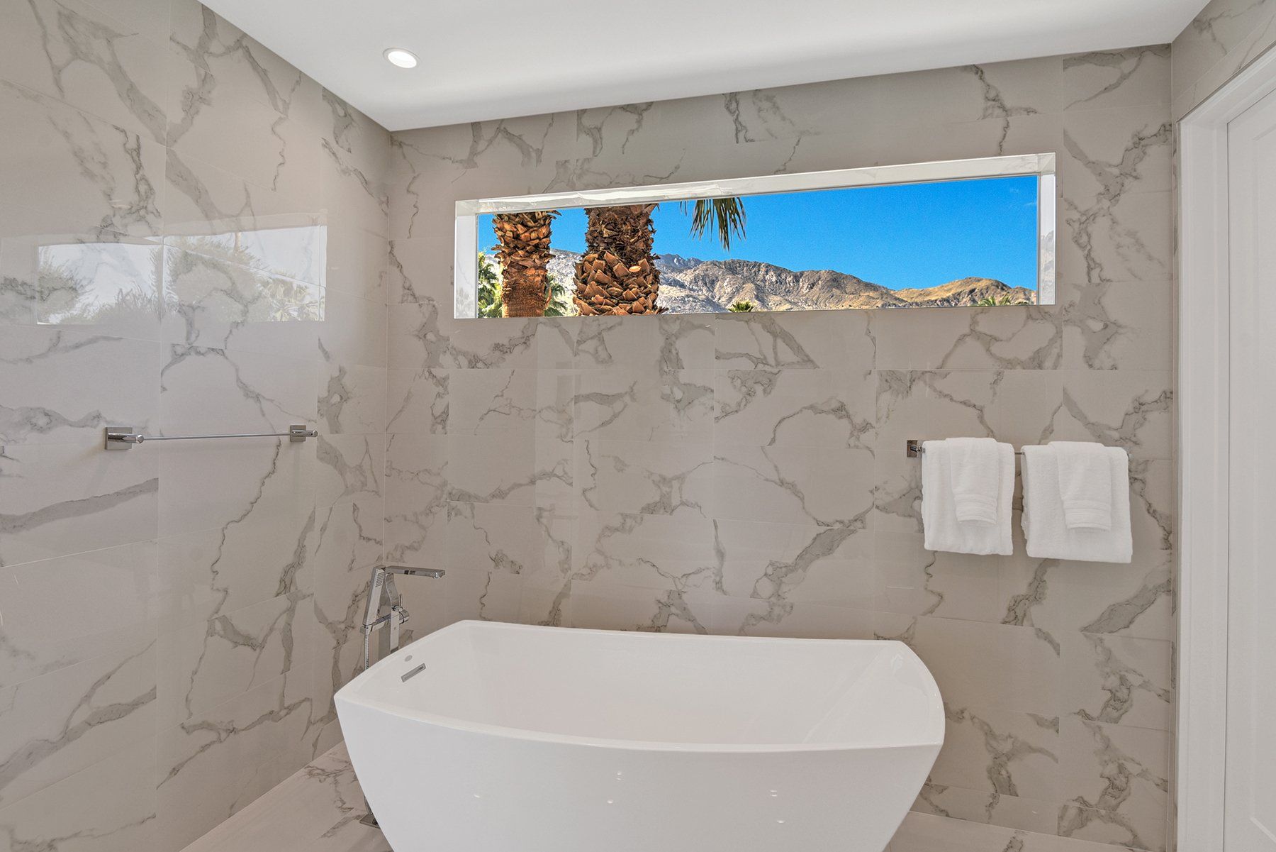 Master bath tub to mountains