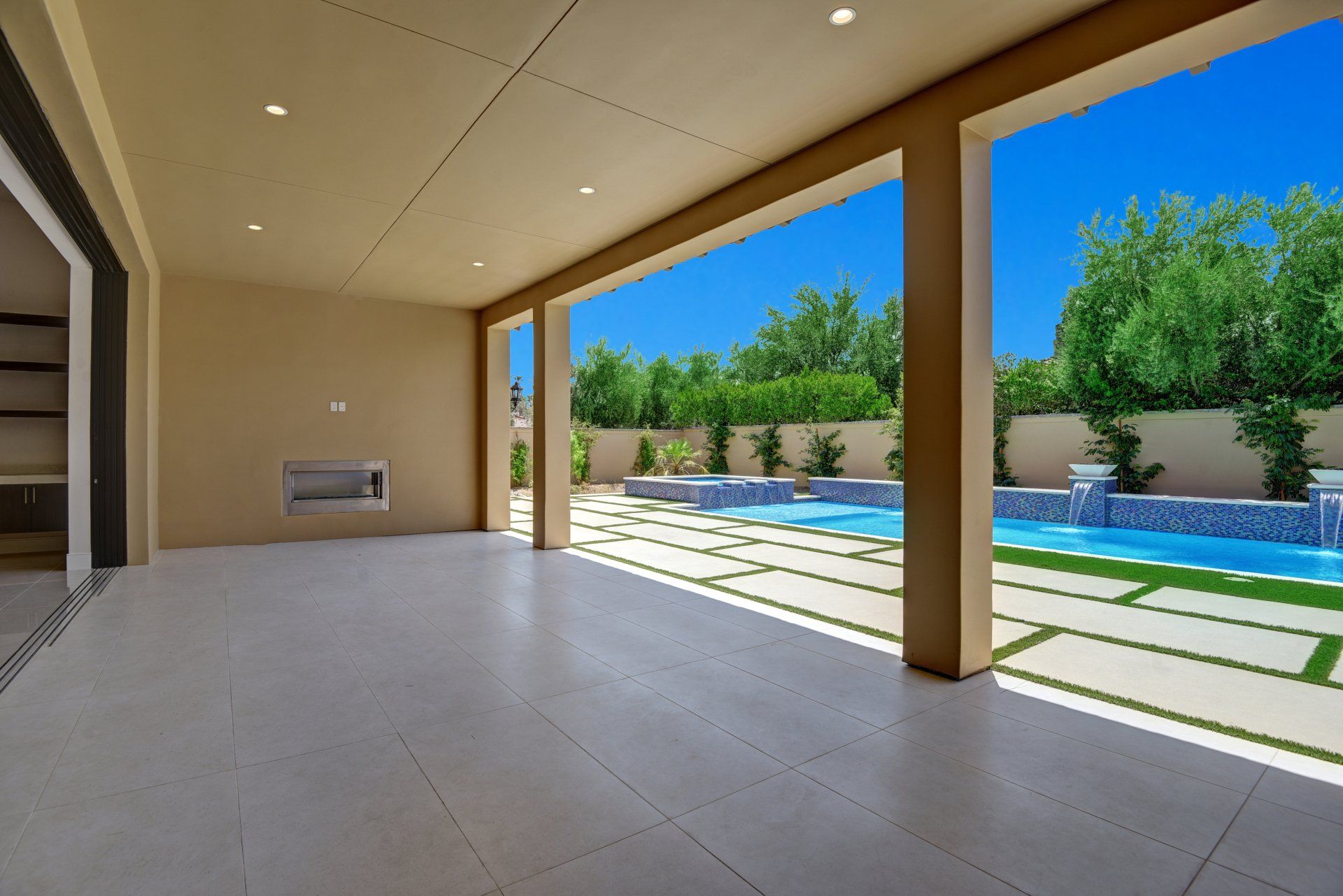 Covered patio to pool