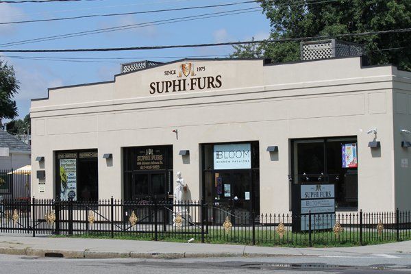 Suphi Furs building