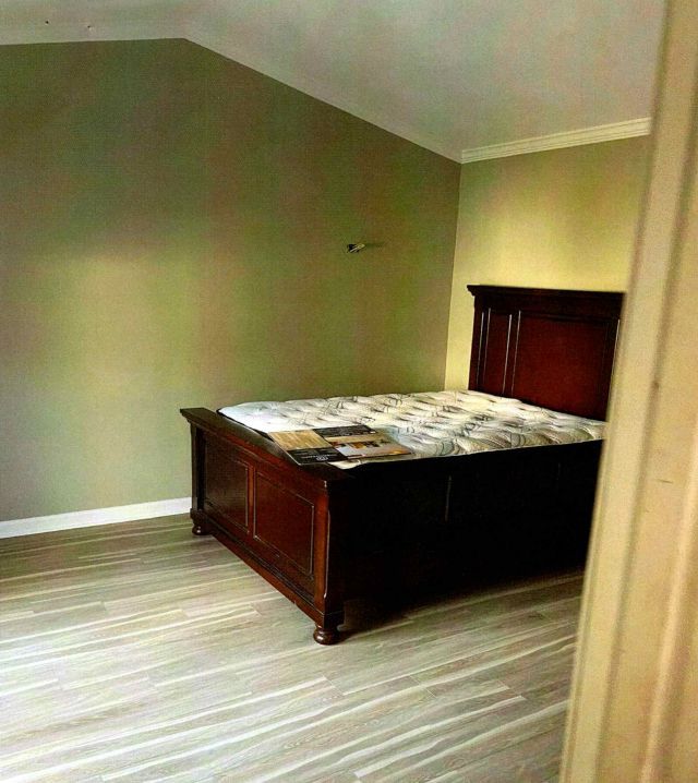 A bedroom with newly painted walls and ceilings