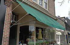 Building with awning