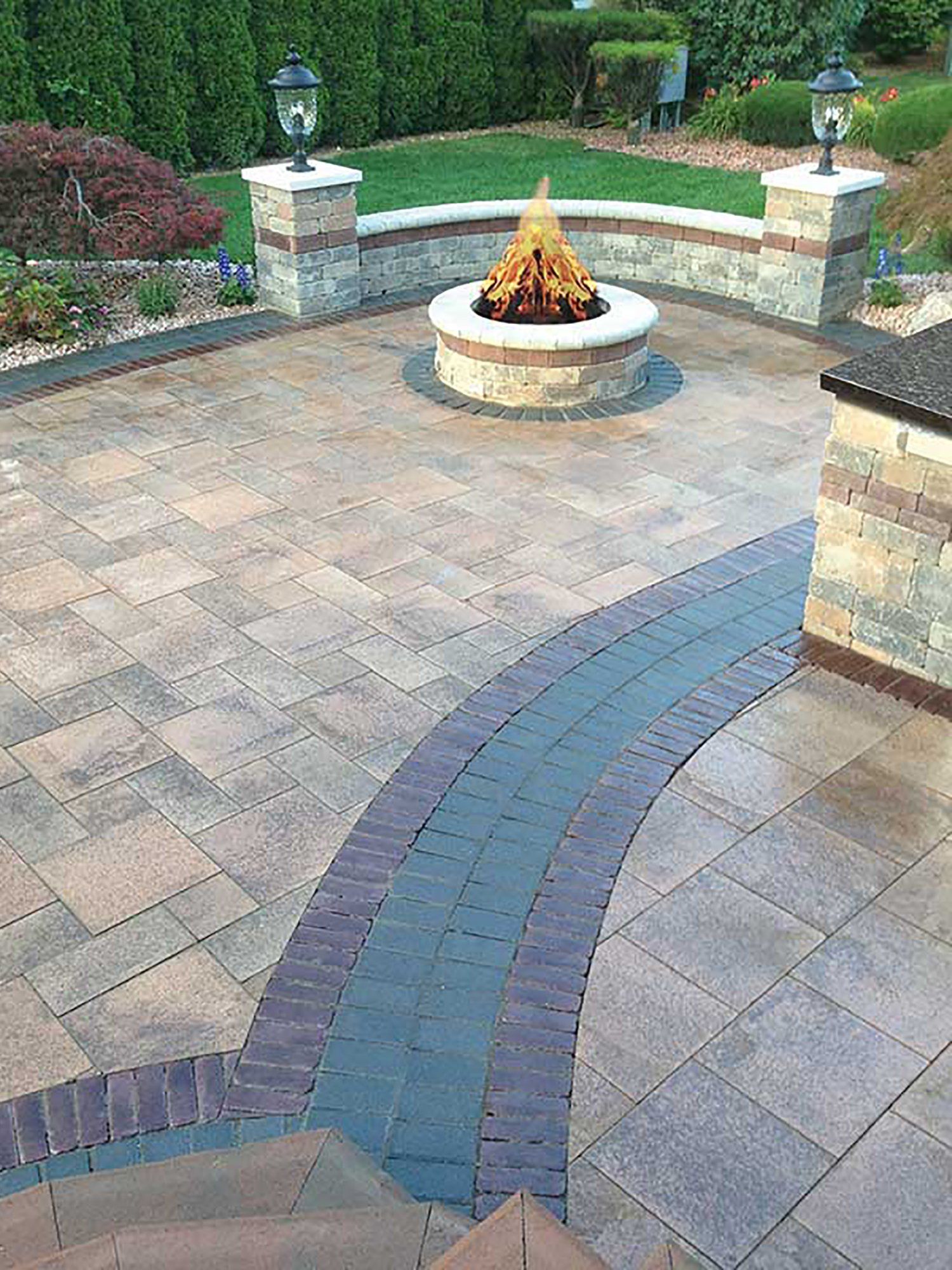 there is a fire pit in the middle of the patio .