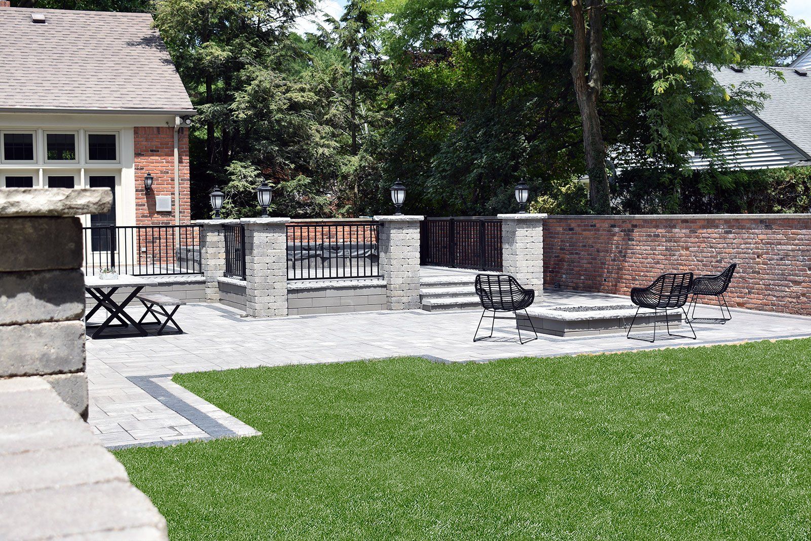 There is a fire pit in the backyard of a house.