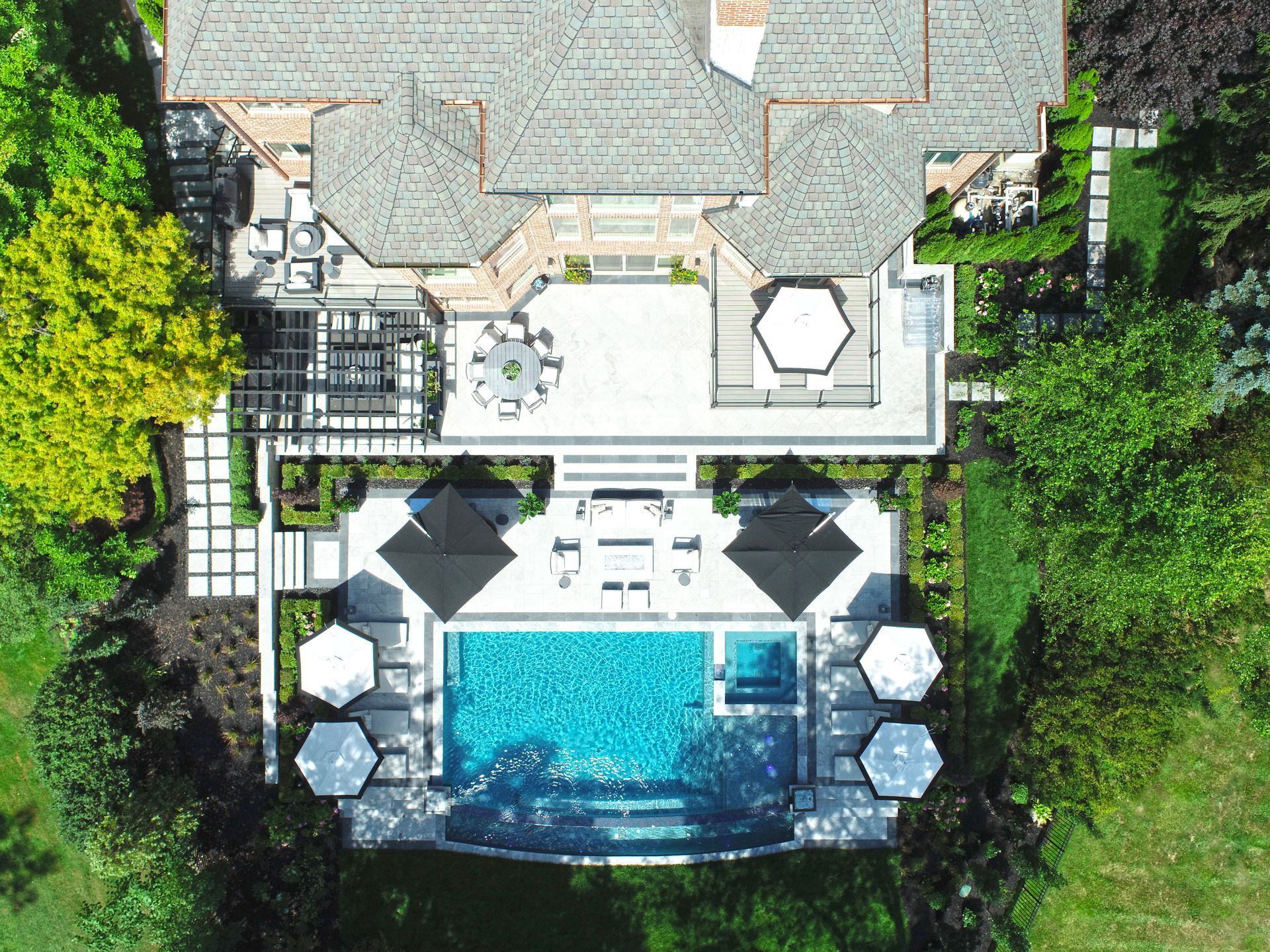hardscape contractor
