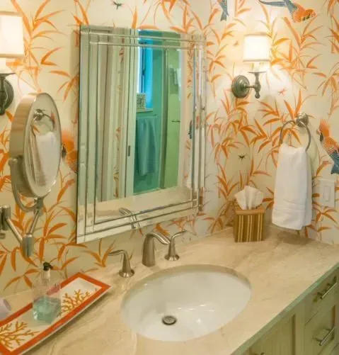 A bathroom with a sink and a mirror.