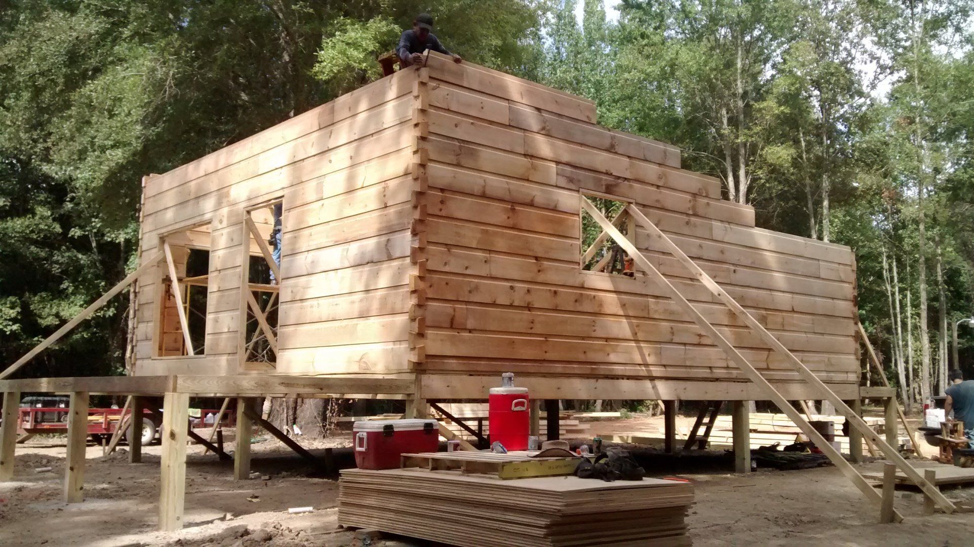 building a log house 15