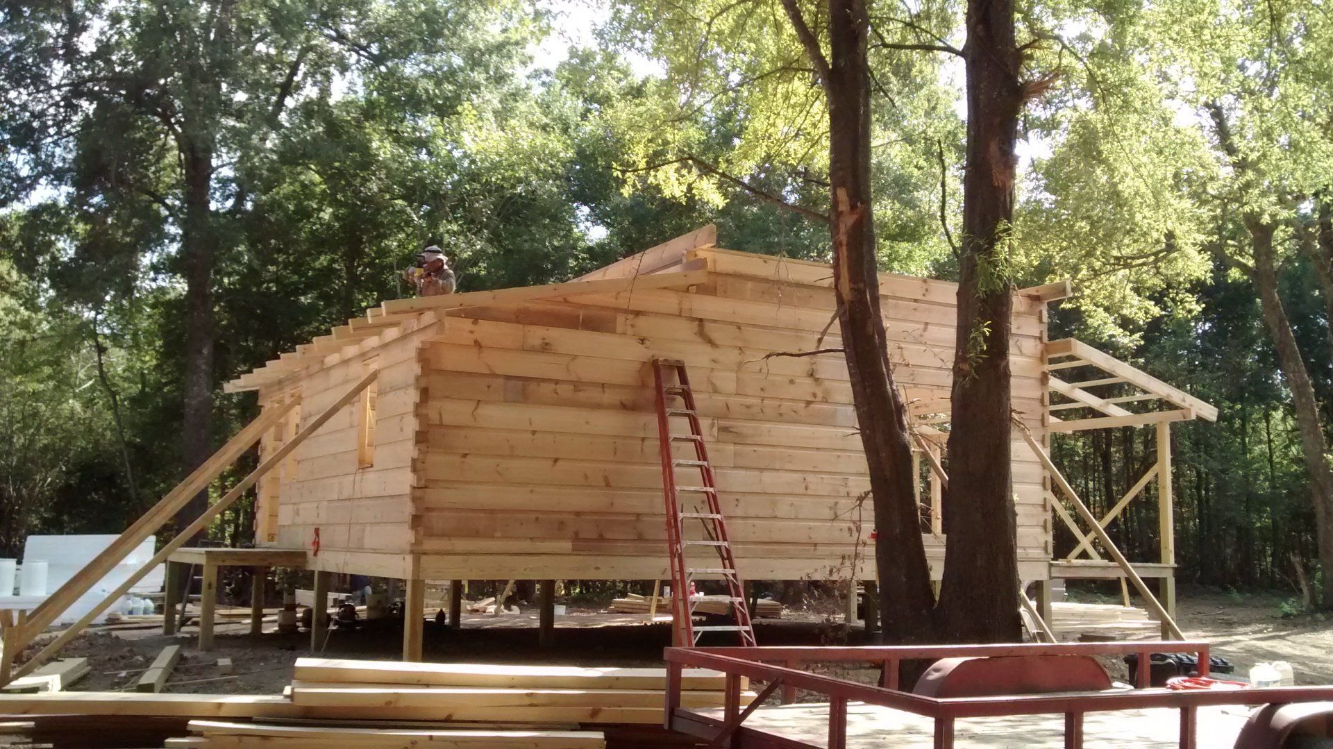 building a log house 18