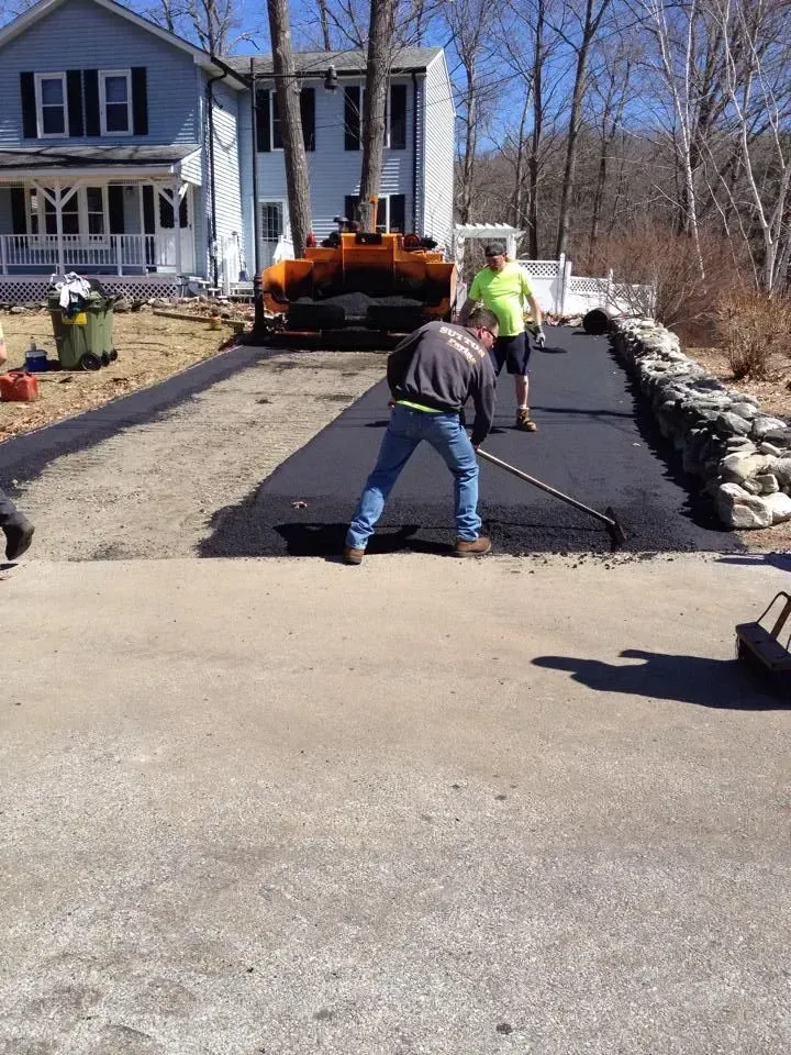 Asphalt paving