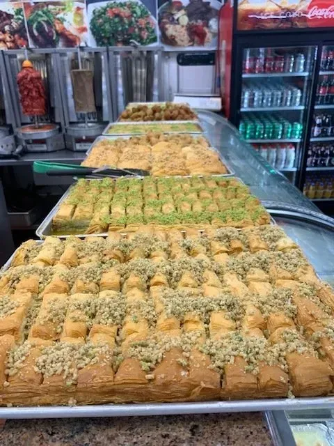 A tray of food is sitting on a counter in a restaurant.