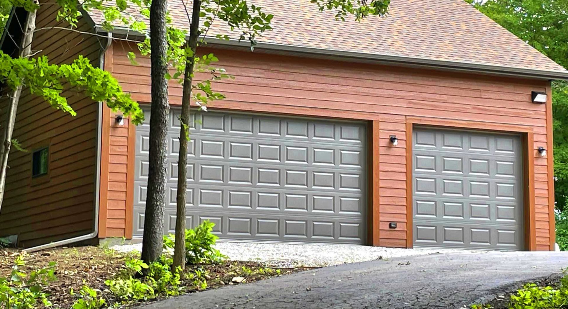 Detached garage