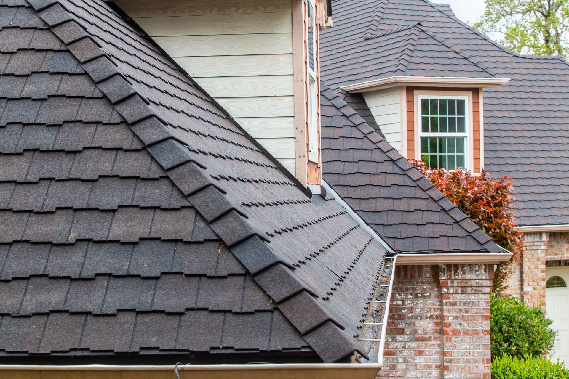 Our reliable experts can install your new roof with the greatest attention to detail no matter the complexity of your residential home.