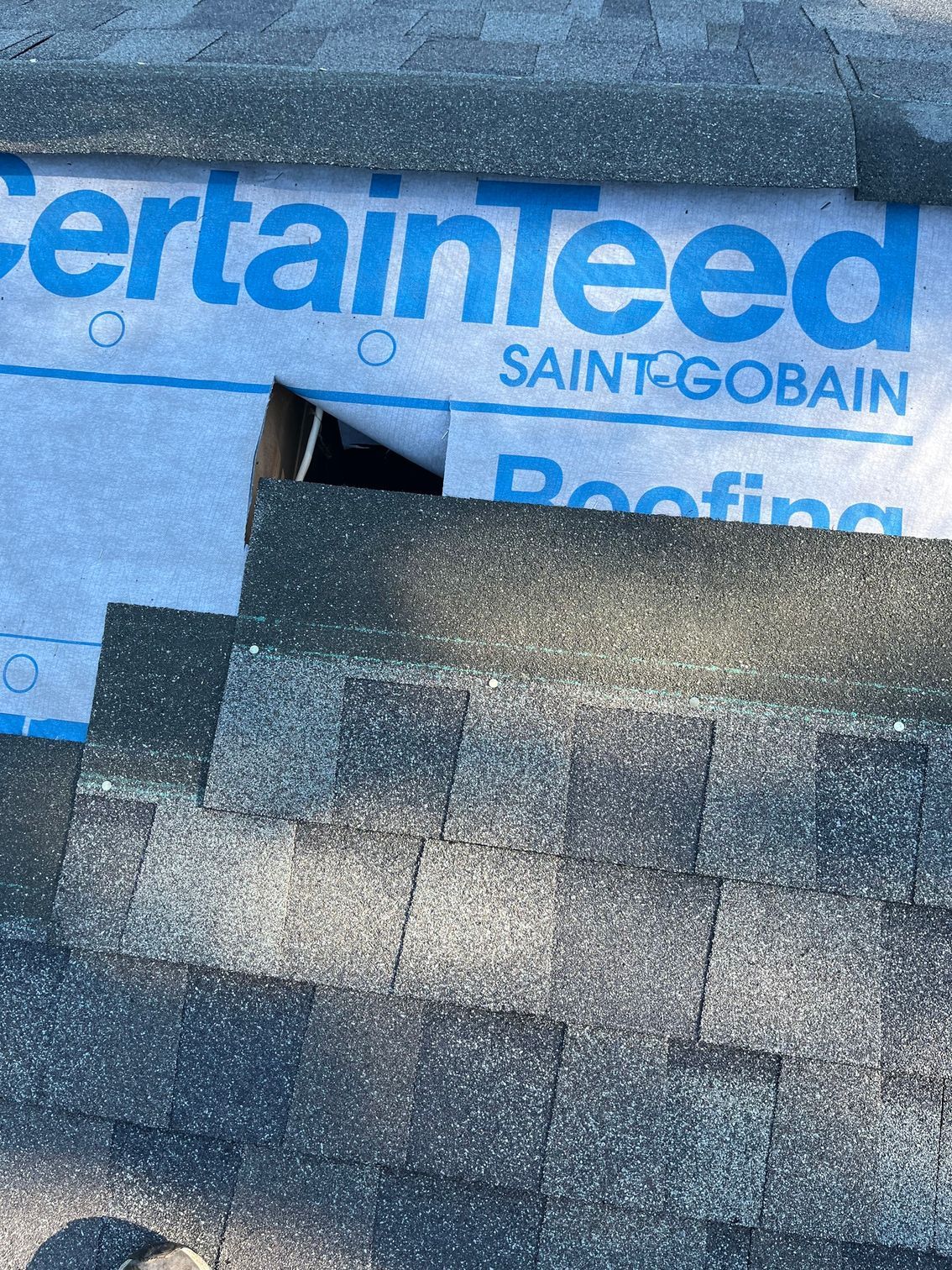 a roof with certainteed saint gobain shingles on it