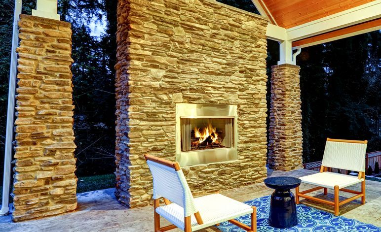 Outdoor fireplace