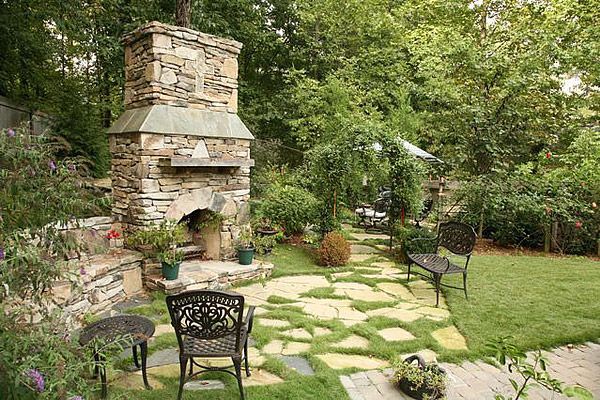 Outdoor fireplace