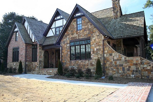 Residential stone wall