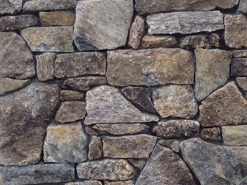 Natural stone veneer