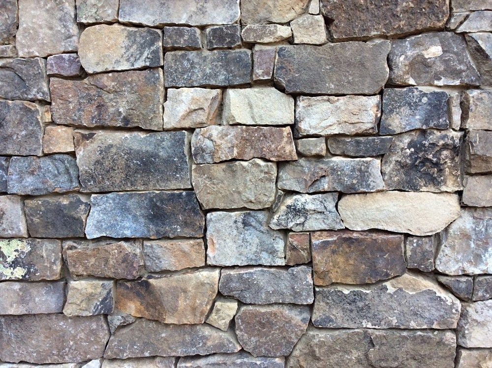 Natural stone veneer