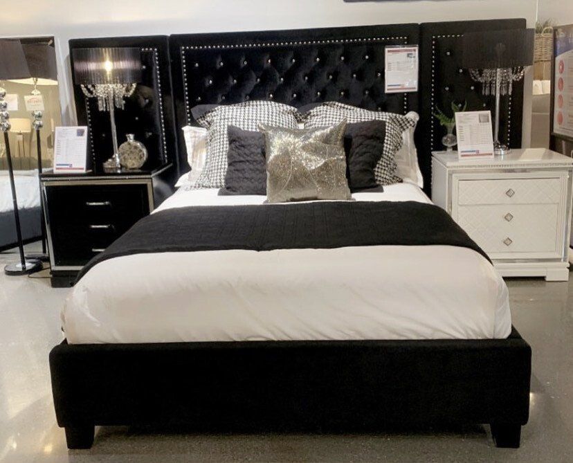 Black and white bed set